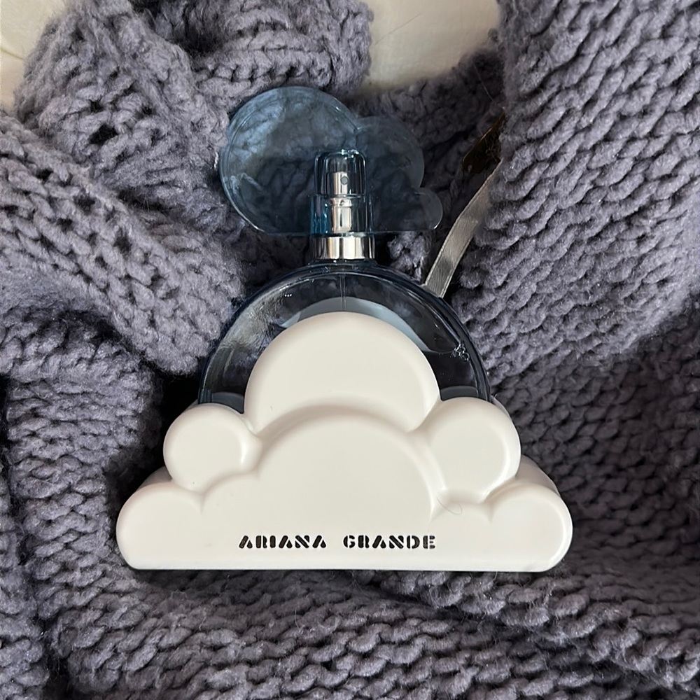 Ariana Grande cloud perfume